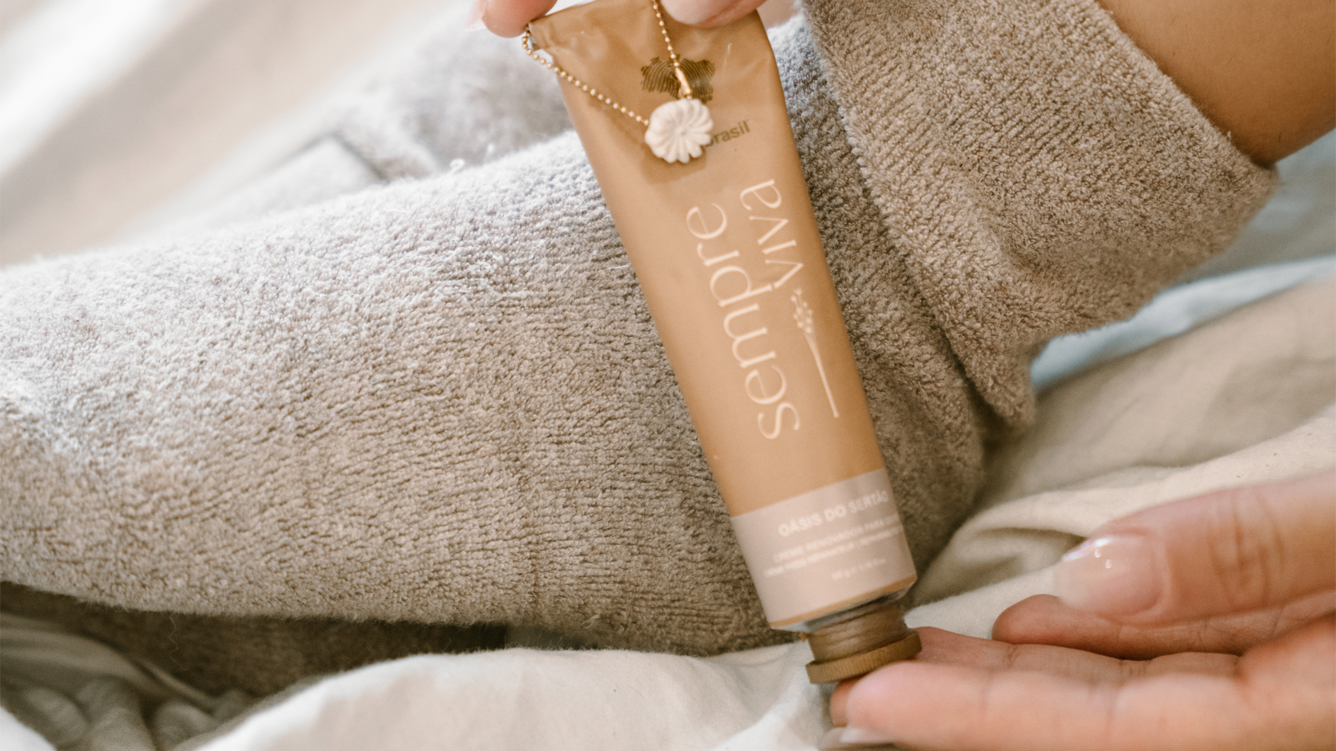 Máscara noturna para os pés: como o Creme Oásis do Sertão transforma sua rotina de cuidados