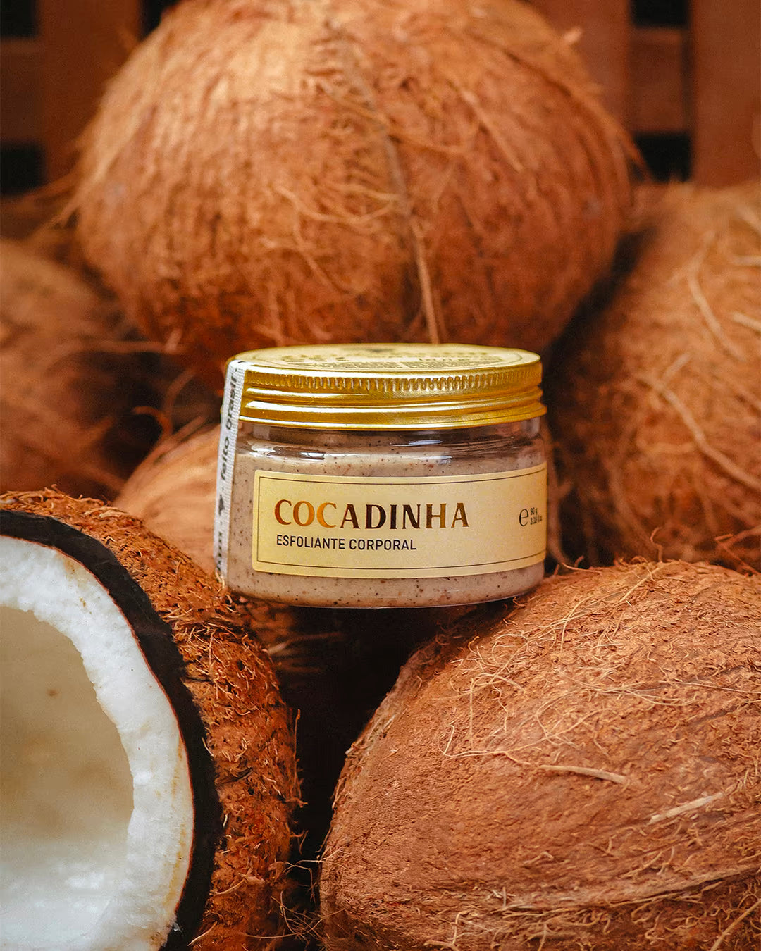 Esfoliante Corporal vegano cremoso da coleção Ziriguidum da marca brasileira de luxo feito brasil.