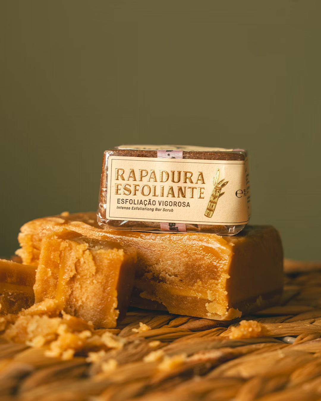 Cosmético esfoliante em barra inovador inspirado na culinária da rapadura típica do Brasil.