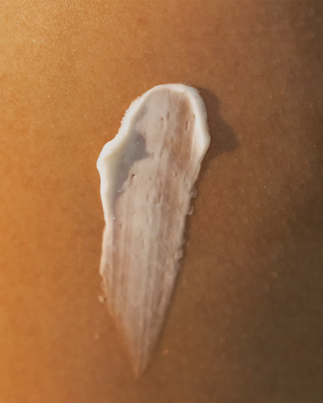 Textura do mini Creme Firmador Empina Bumbum Jambu 30g tamanho viagem feito brasil 