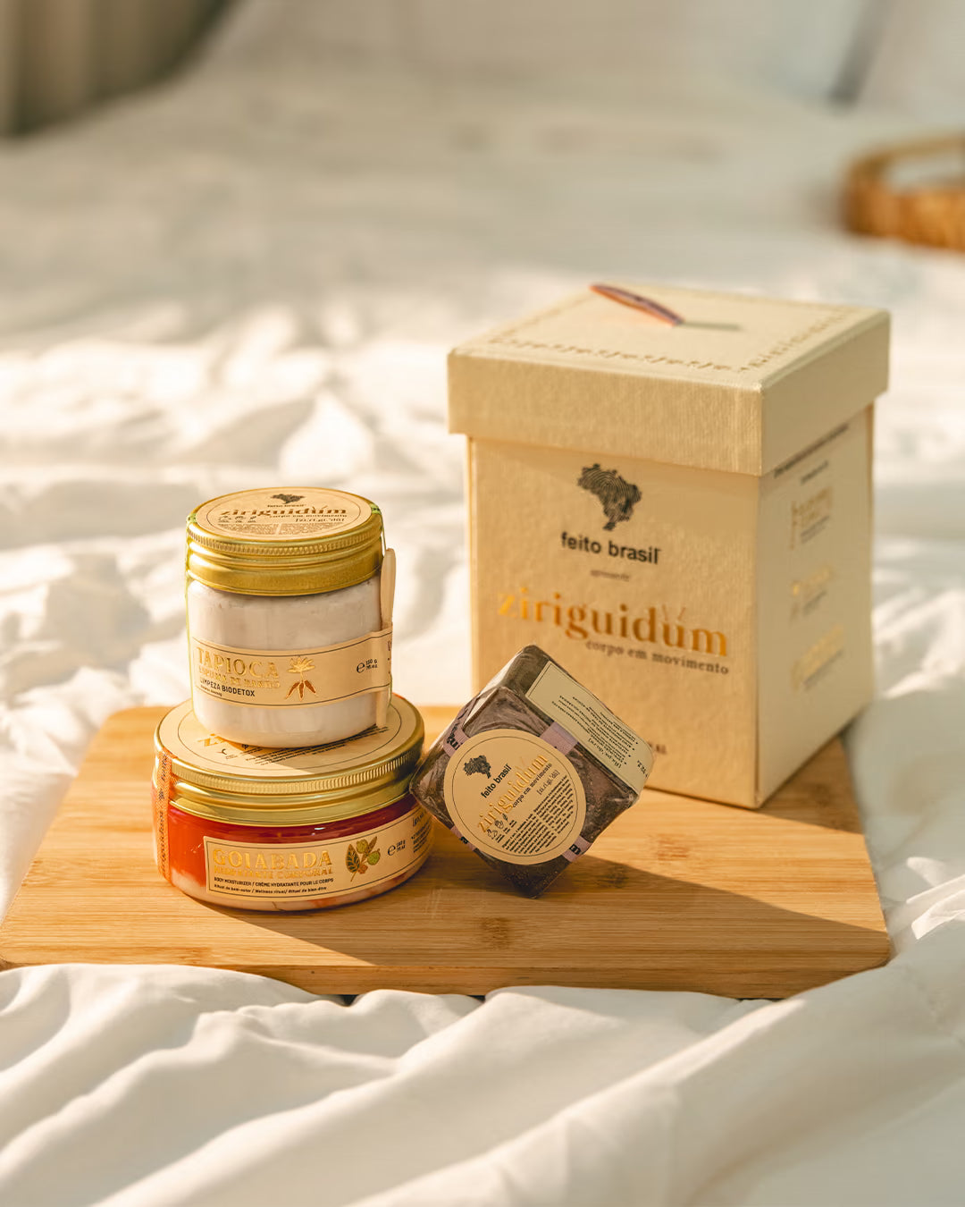 Kit de luxo vegano sustentável com cosméticos para corpo e banho da feito brasil, referência na categoria.