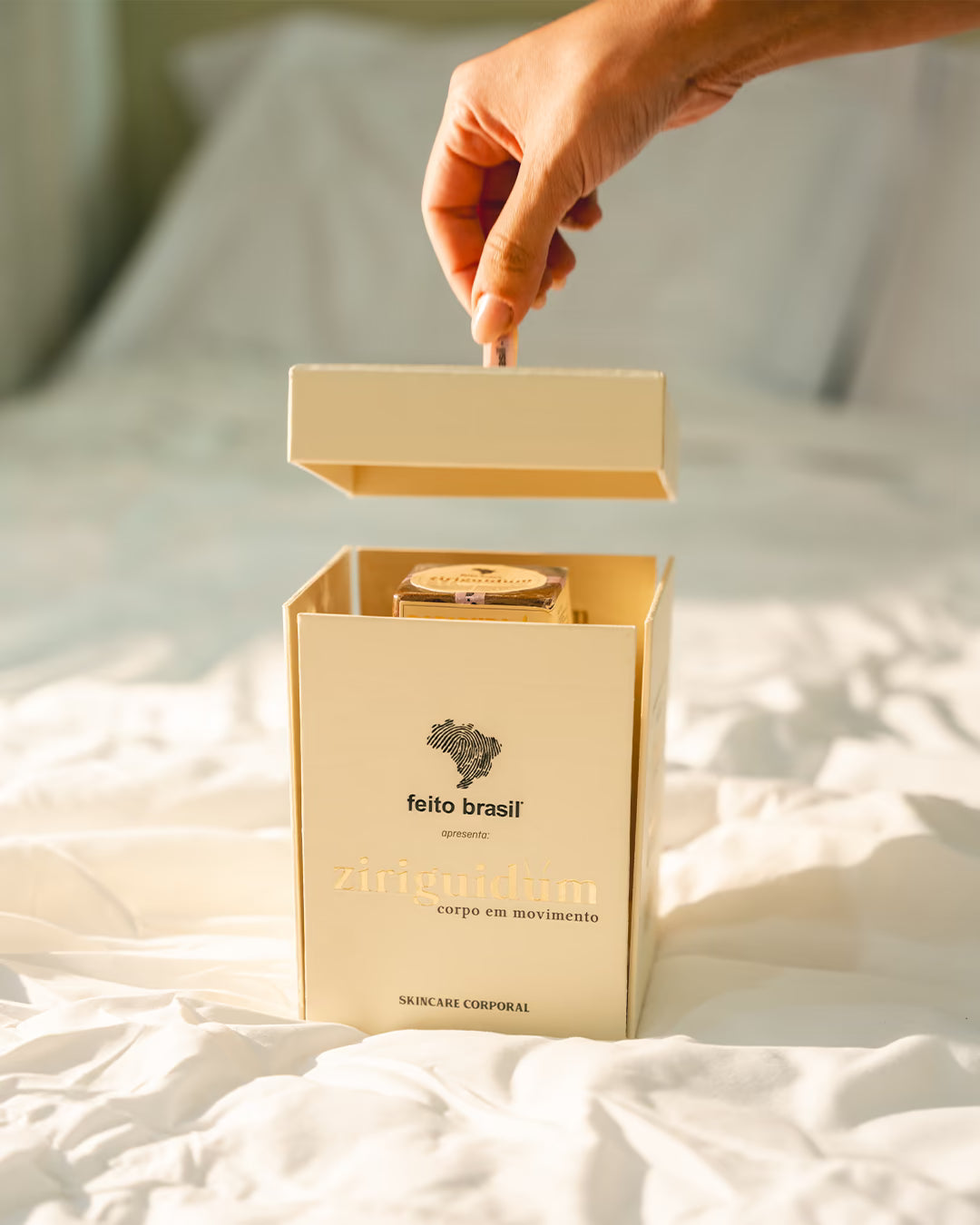 Caixa presenteável de luxo do kit Ziriguidum da marca feito brasil.